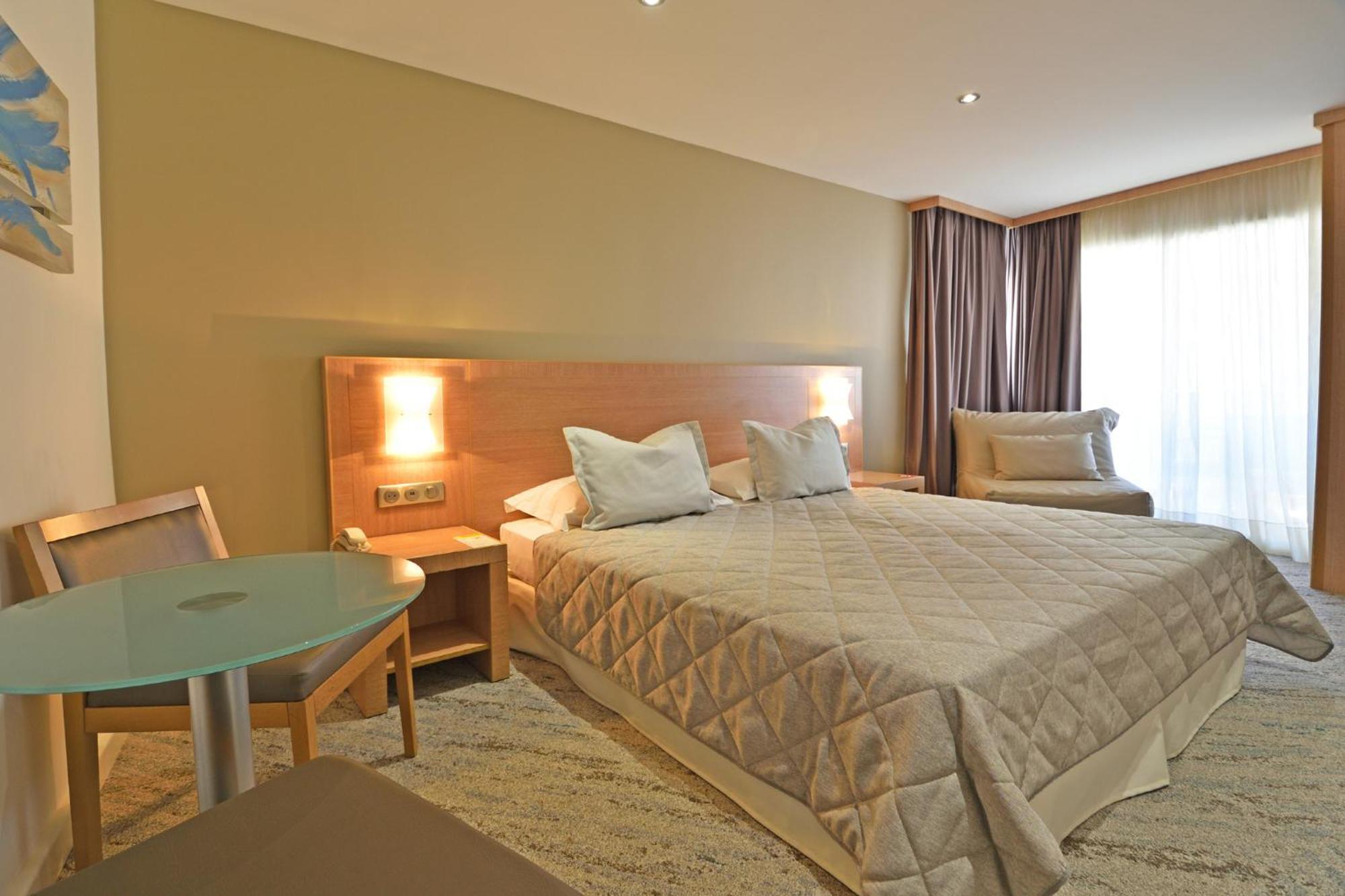 Hotel Le Rocher Calvi  Bagian luar foto