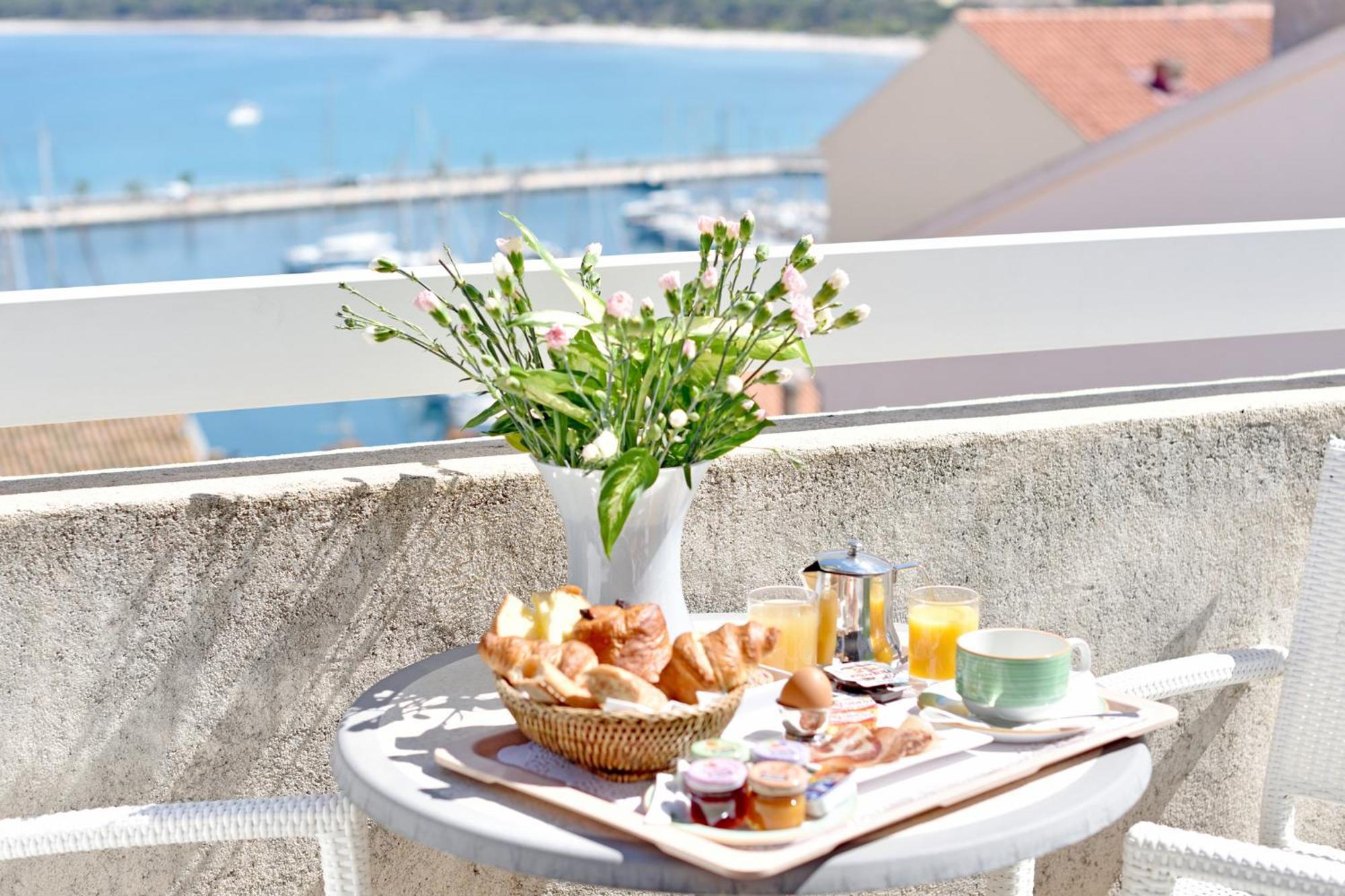 Hotel Le Rocher Calvi  Bagian luar foto